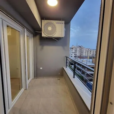 Apartment Brand New In Downtown *